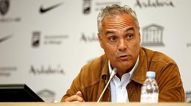 Husillos, en su presentación con el Málaga: "Puedo garantizar la continuidad de Míchel, es un grandísimo entrenador" Husillos, en su presentación con el Málaga: "Puedo garantizar la continuidad de Míchel, es un grandísimo entrenador"