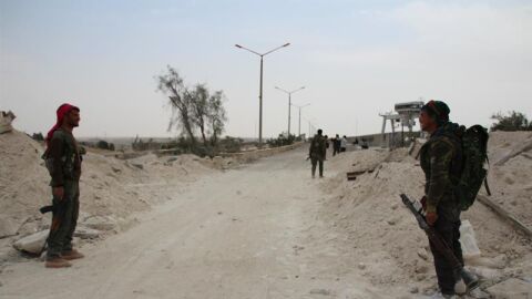 Miembros de fuerzas de coalici&oacute;n, movilizadas en una poblaci&oacute;n siria.