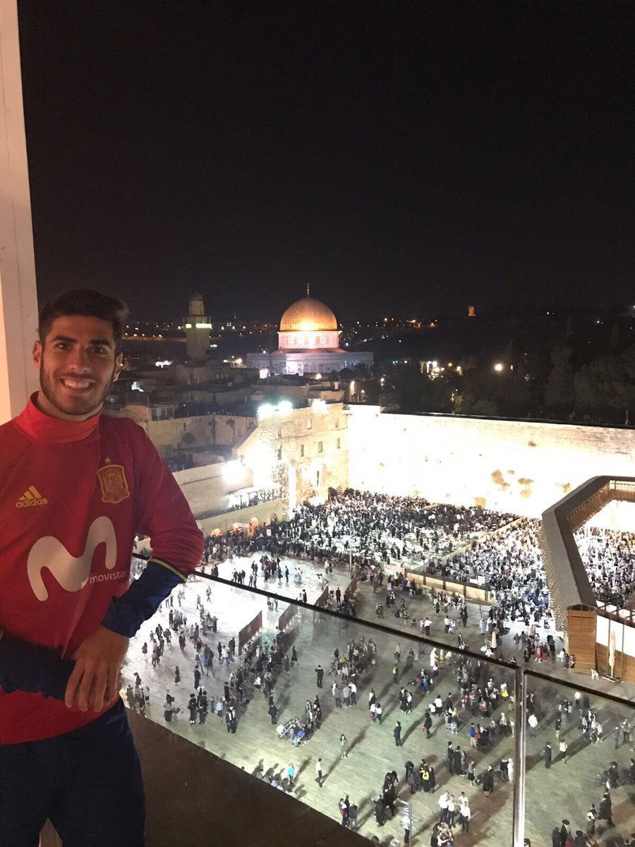 Asensio incendia las redes e indigna a los palestinos con este inocente tuit desde Jerusalén Asensio incendia las redes e indigna a los palestinos con este inocente tuit desde Jerusalén