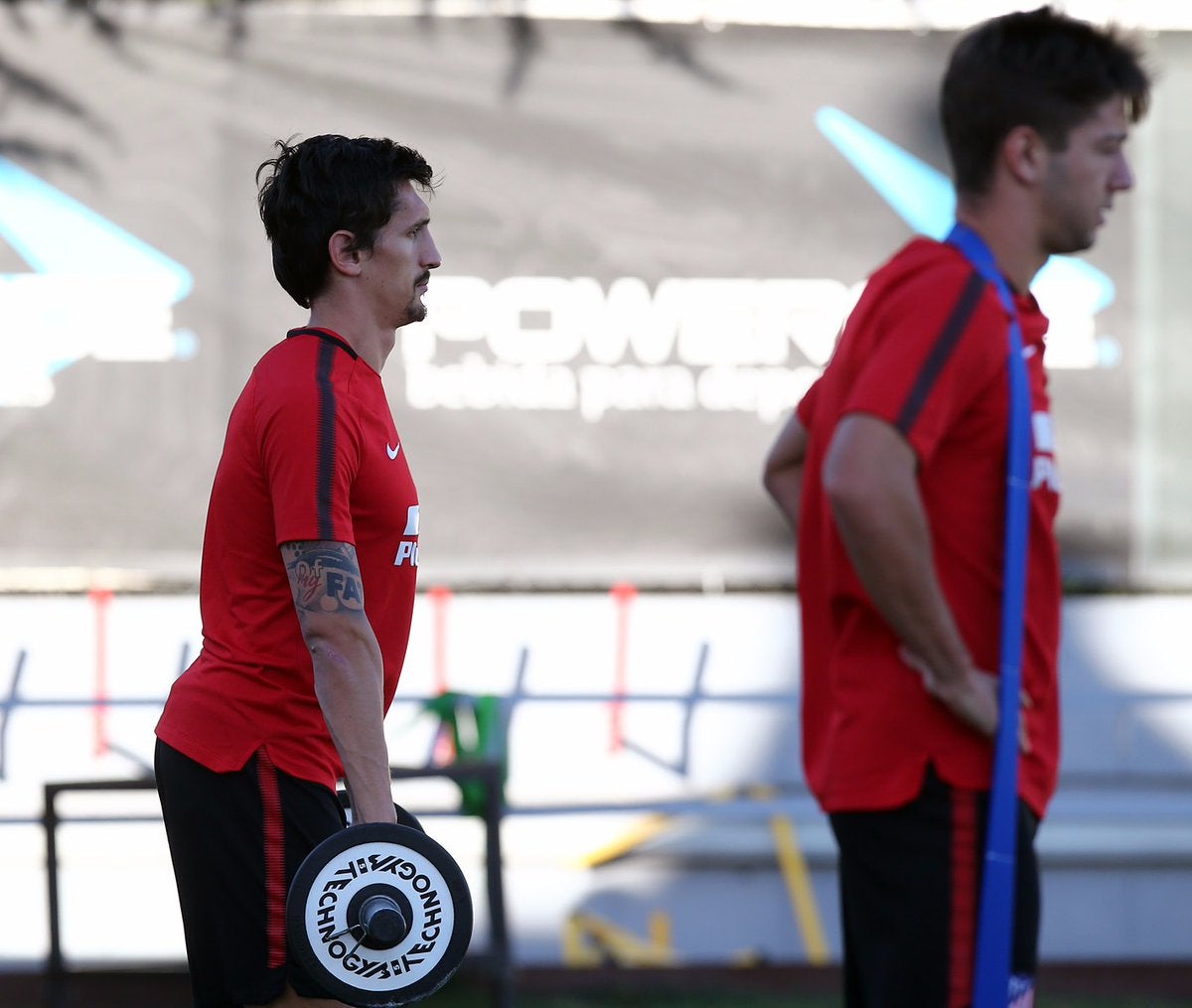 Savic y Carrasco, primeros internacionales del Atlético en regresar Savic y Carrasco, primeros internacionales del Atlético en regresar
