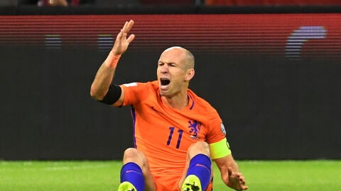 Robben, enfadado, no pudo evitar el descalabro de una Holanda que no estar&aacute; en el Mundial de Rusia