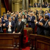 Diputados del Parlament catalán tras el discurso de Puigdemont