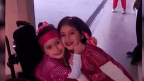 Una ni&ntilde;a parapl&eacute;jica de 7 a&ntilde;os consigue su sue&ntilde;o de ser bailarina gracias a su profesor de gimnasia