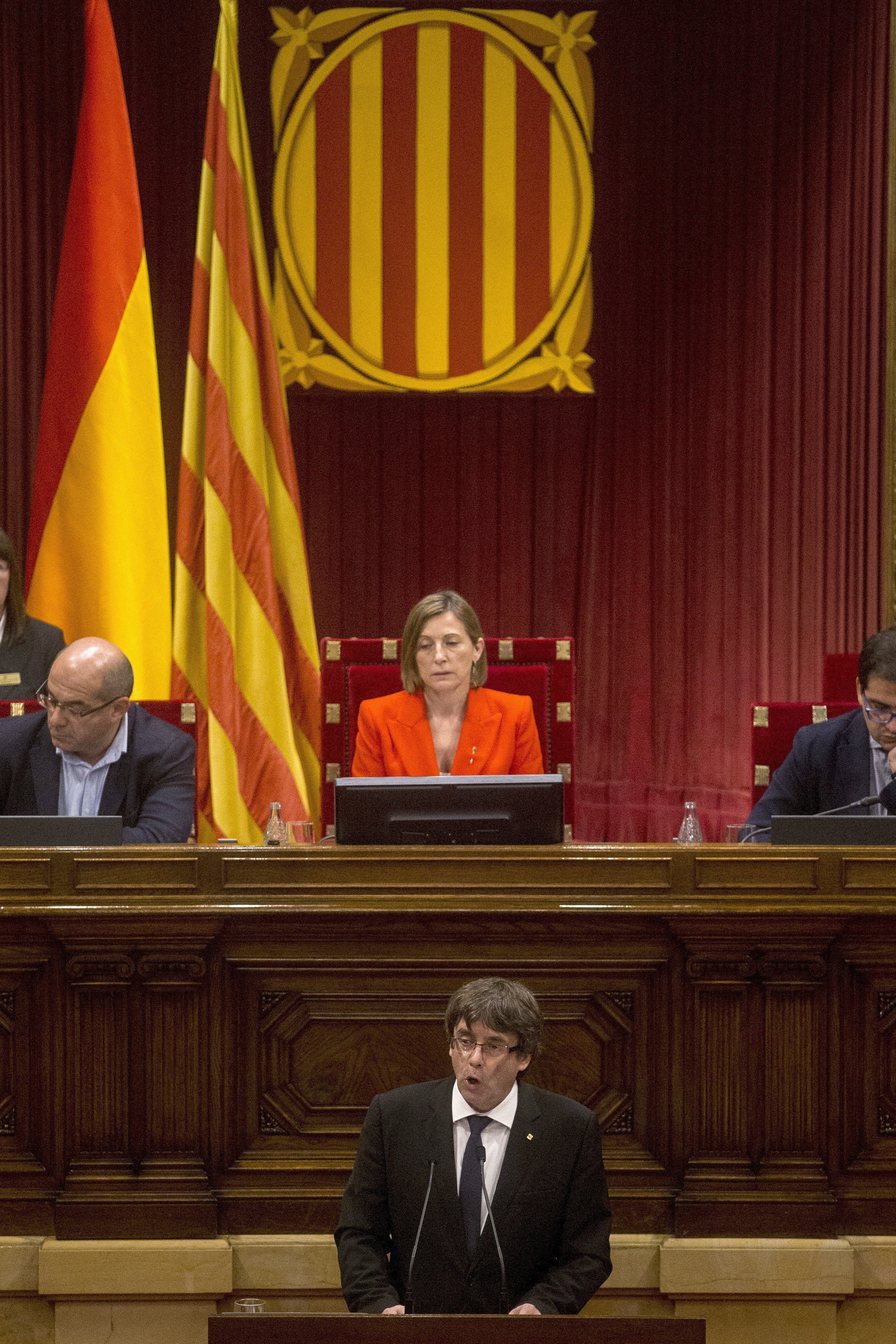 Preguntas de Amón: "¿Ha inventado Puigdemont la independencia con marcha atrás?" Preguntas de Amón: "¿Ha inventado Puigdemont la independencia con marcha atrás?"