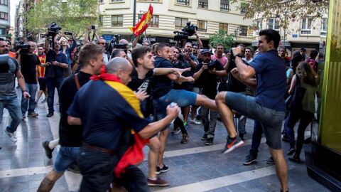 Grupos de ultraderecha boicotean una manifestaci&oacute;n en Valencia