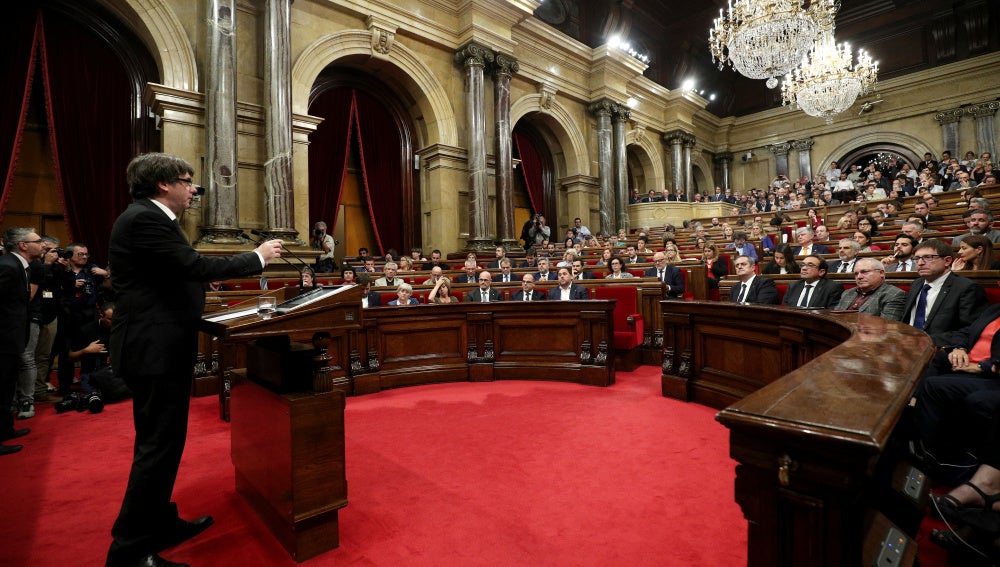 Puigdemont en su discurso ante el parlamento catalán