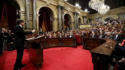 Puigdemont en su discurso ante el parlamento catal&aacute;n