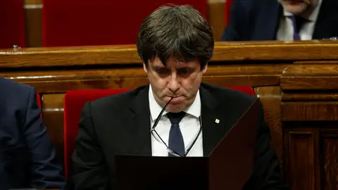 Puigdemont repasando su discurso Puigdemont repasando su discurso