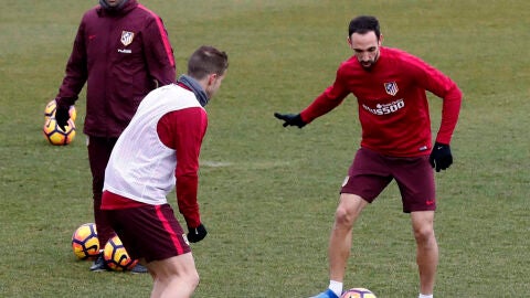 Simeone, en un momento del entrenamiento en Majadahonda.