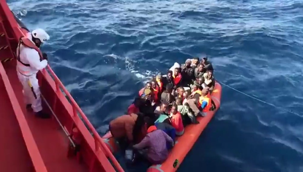 Casi 300 inmigrantes intentan llegar a España en patera en los últimos dos días