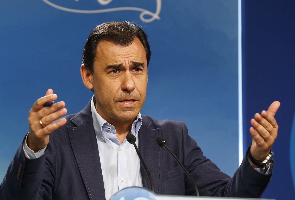 Maíllo asegura que los presupuestos de 2018 incluirán la equiparación salarial policial Maíllo asegura que los presupuestos de 2018 incluirán la equiparación salarial policial