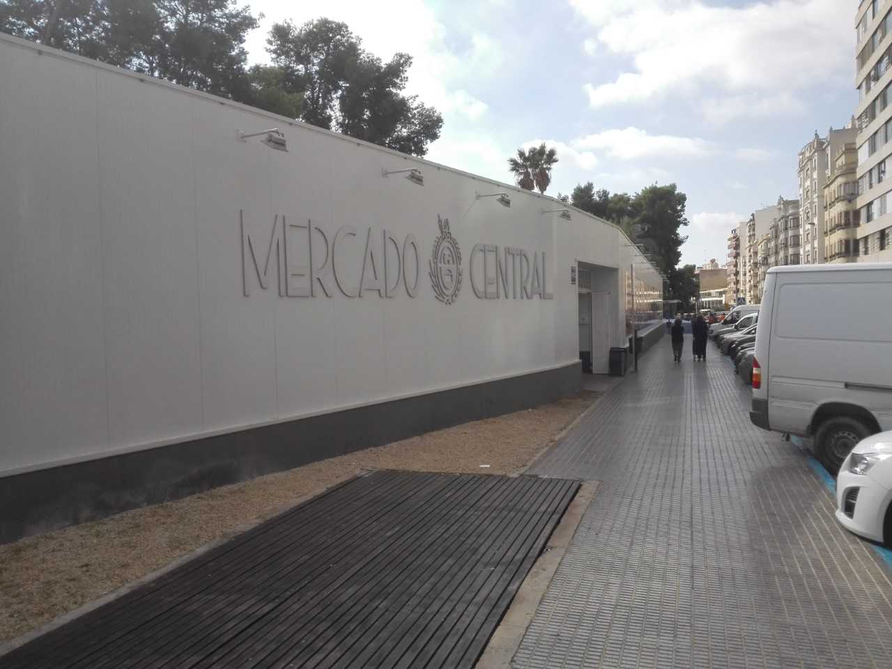 Salvem El Mercat lleva su oposición a consolidar el mercado provisional de Elche a las alegaciones contra la modificación del PGOU Salvem El Mercat lleva su oposición a consolidar el mercado provisional de Elche a las alegaciones contra la modificación del PGOU