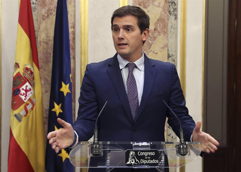 Rivera, "satisfecho" al entender que Rajoy ha activado el artículo 155 de la Constitución Rivera, "satisfecho" al entender que Rajoy ha activado el artículo 155 de la Constitución