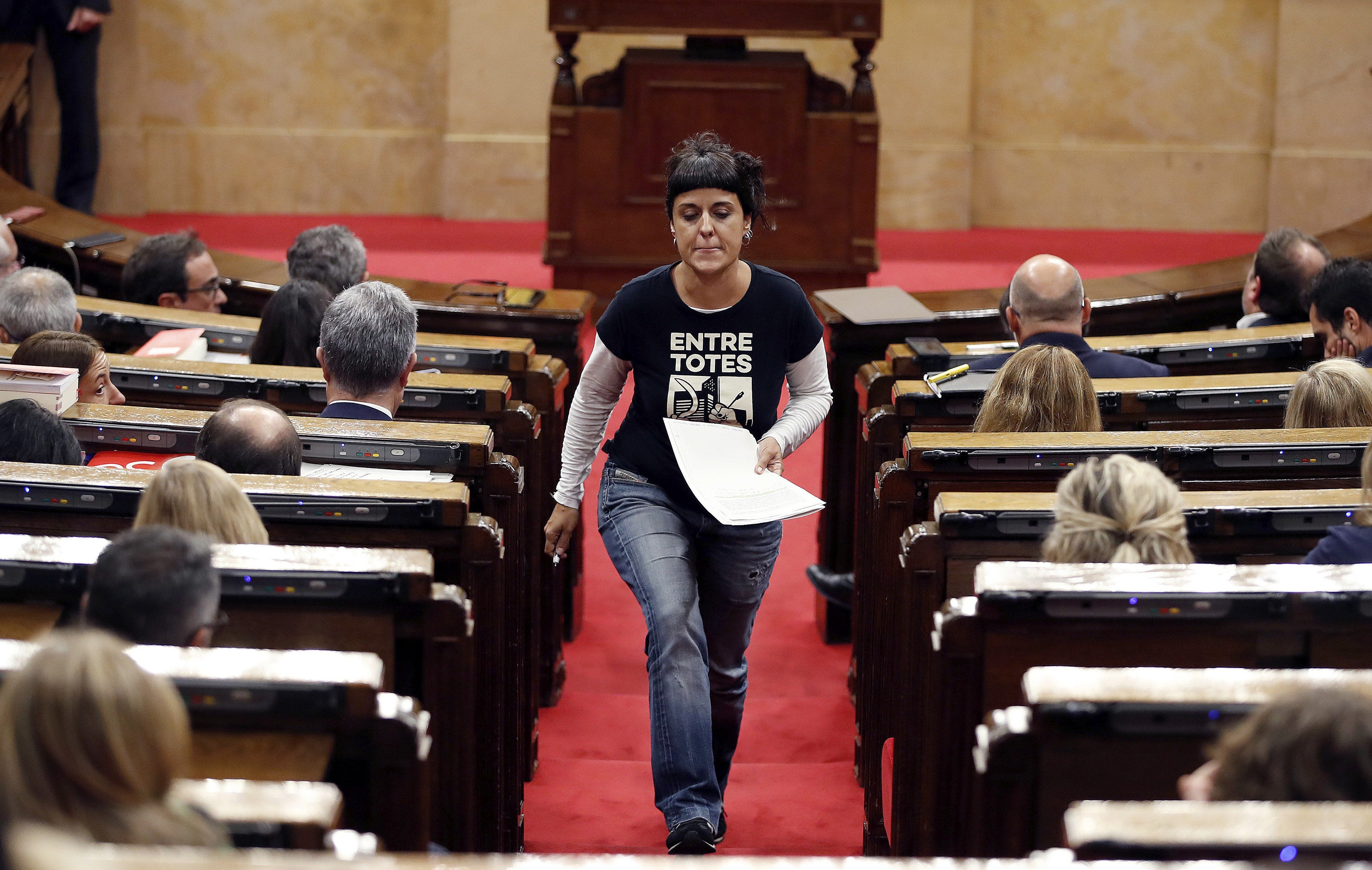 La CUP pide por carta a Puigdemont que proclame la república catalana La CUP pide por carta a Puigdemont que proclame la república catalana