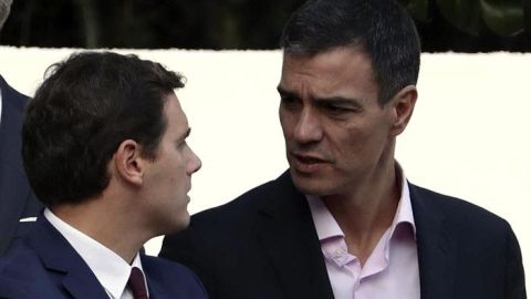 Albert Rivera y Pedro Sánchez durante el desfile Albert Rivera y Pedro Sánchez durante el desfile