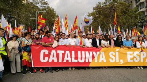 Miles de personas se manifiestan en Barcelona el D&iacute;a de la Hispanidad