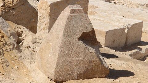 Descubierta una pir&aacute;mide peque&ntilde;a de granito rosado al sur de El Cairo