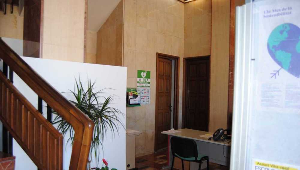 Imatge del desfribil-lador ubicat en la planta baixa de l´Ajuntament  de Vila-real