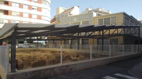 El Mercado Central de Elche ya no tiene actividad tras el desalojo decreteado por el equipo de Gobierno por el equipo de Gobierno