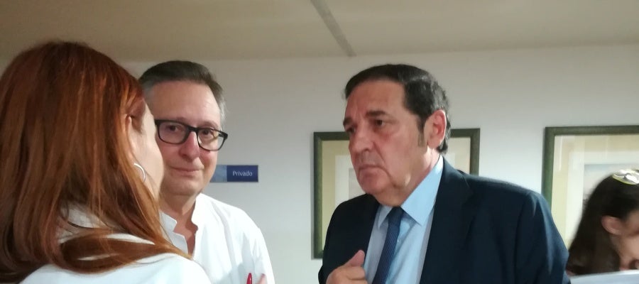 El consejero de Sanidad en su visita al Hospital de Segovia El consejero de Sanidad en su visita al Hospital de Segovia