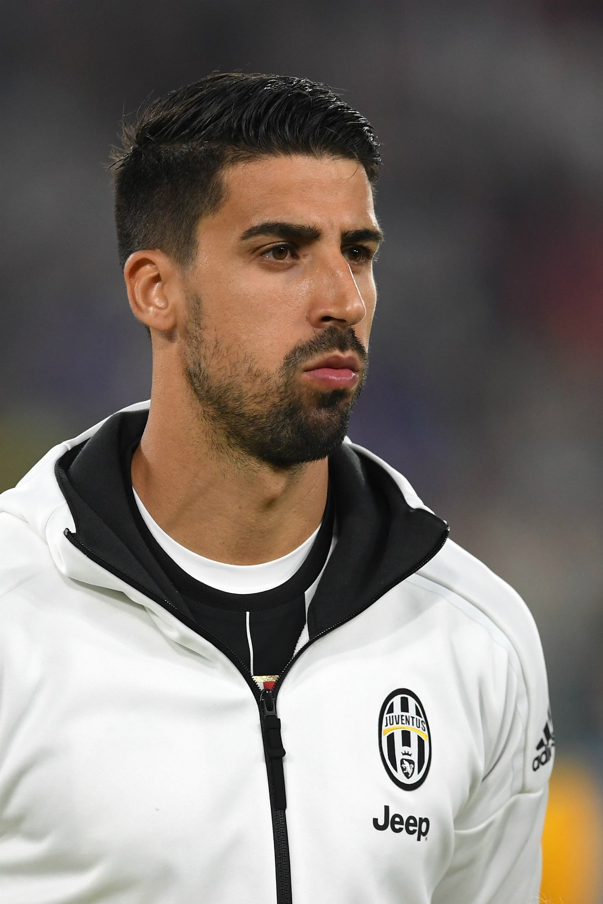 Khedira estará tres meses de baja, tras ser operado de su rodilla izquierda Khedira estará tres meses de baja, tras ser operado de su rodilla izquierda