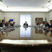 Primera imagen de la reunión extraordinaria del Consejo de Ministros para frenar a Puigdemont