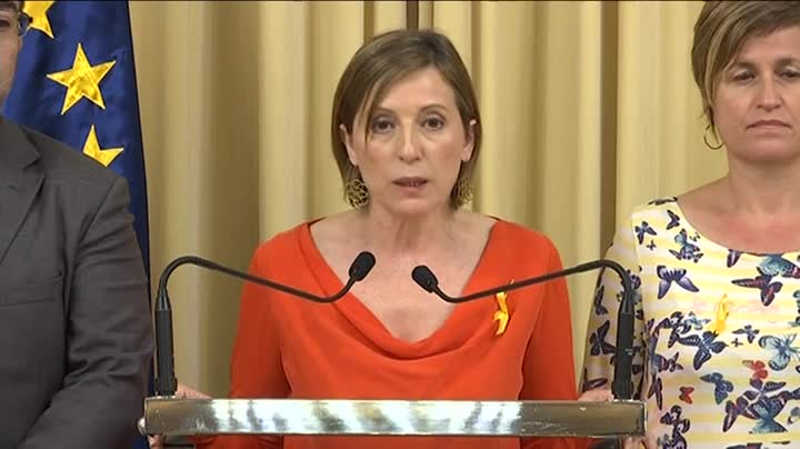 Forcadell: "Rajoy ha traspasado todos los límites con un golpe de Estado 'de facto'" Forcadell: "Rajoy ha traspasado todos los límites con un golpe de Estado 'de facto'"