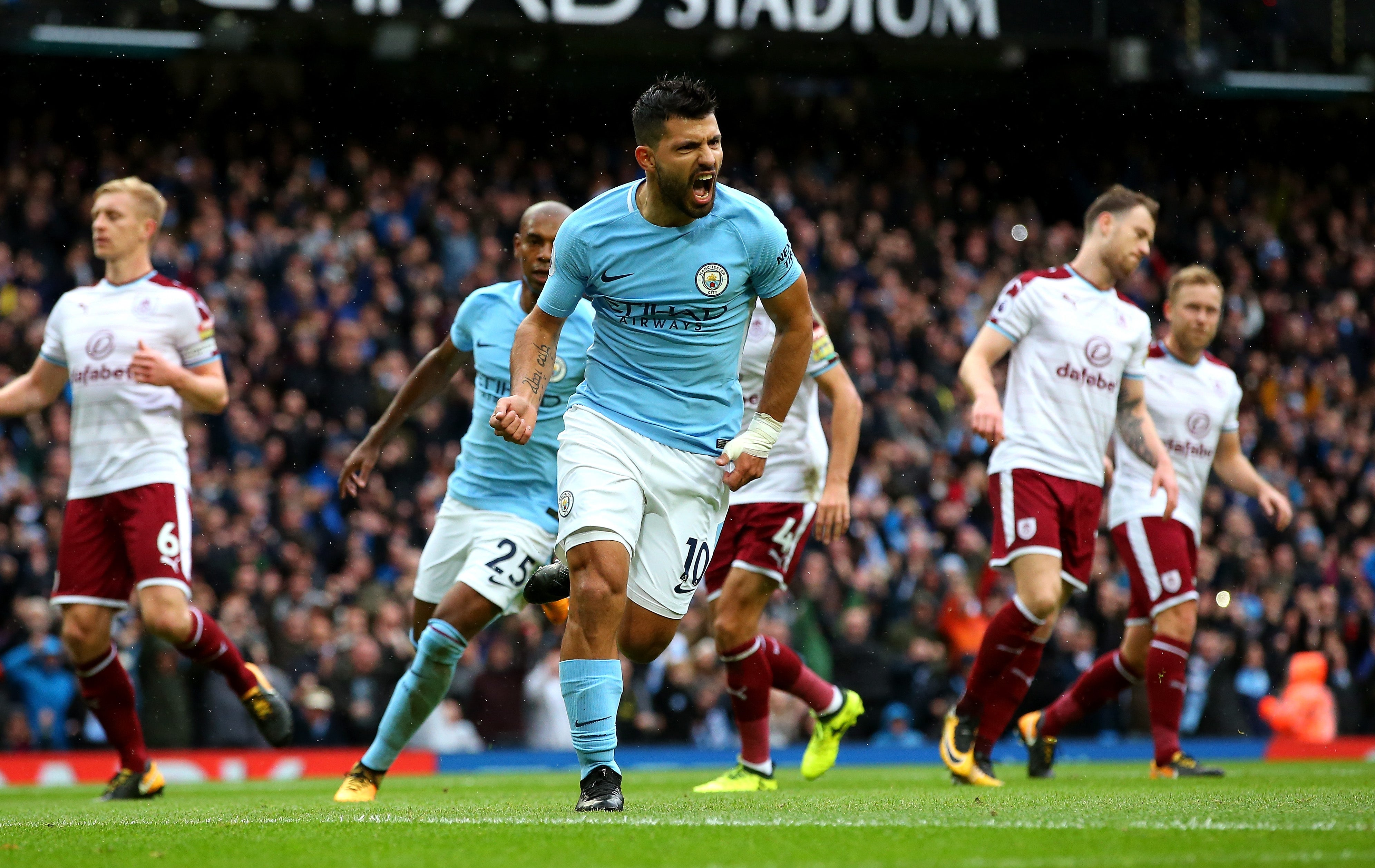 Sergio Agüero iguala a Eric Brook como máximo goleador histórico del Manchester City Sergio Agüero iguala a Eric Brook como máximo goleador histórico del Manchester City