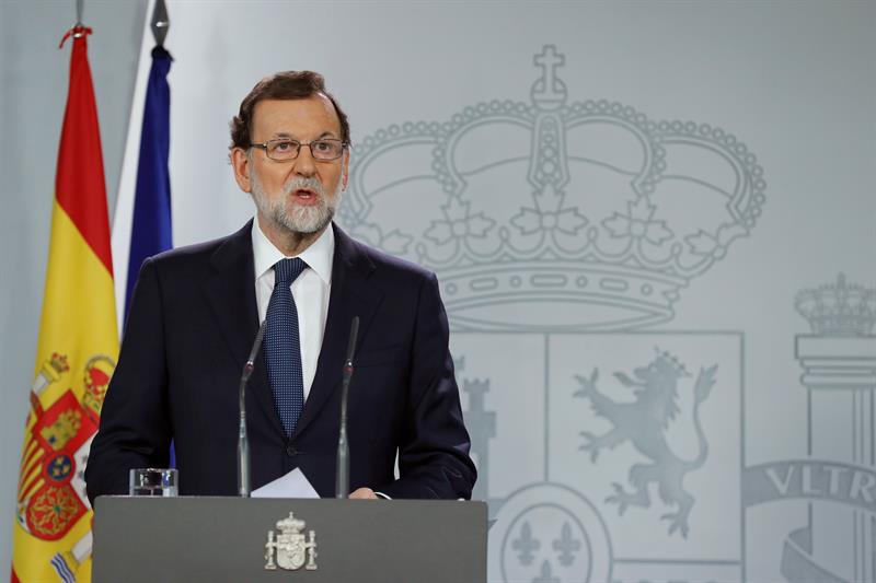Mariano Rajoy: "Pido tranquilidad a todos los españoles. El Estado de Derecho restaurará la legalidad en Cataluña" Mariano Rajoy: "Pido tranquilidad a todos los españoles. El Estado de Derecho restaurará la legalidad en Cataluña"