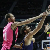 Brown lucha ante Tomic Brown lucha ante Tomic