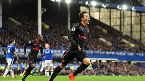 Ozil celebra un gol Ozil celebra un gol