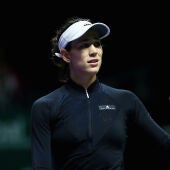Garbiñe Muguruza levanta el puño para celebrar la victoria