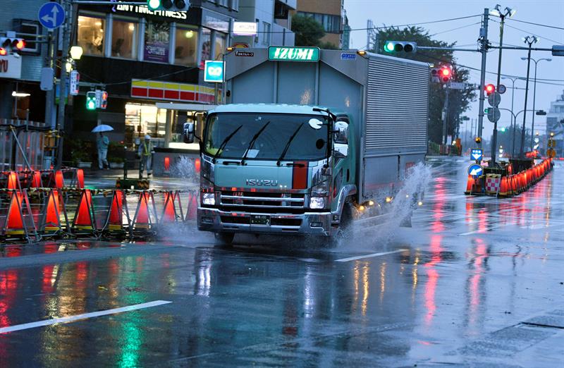 Al menos 6 muertos en Japón por el paso del potente tifón Lan Al menos 6 muertos en Japón por el paso del potente tifón Lan