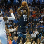 Butler lanza a canasta ante la defensa de Carmelo Anthony Butler lanza a canasta ante la defensa de Carmelo Anthony