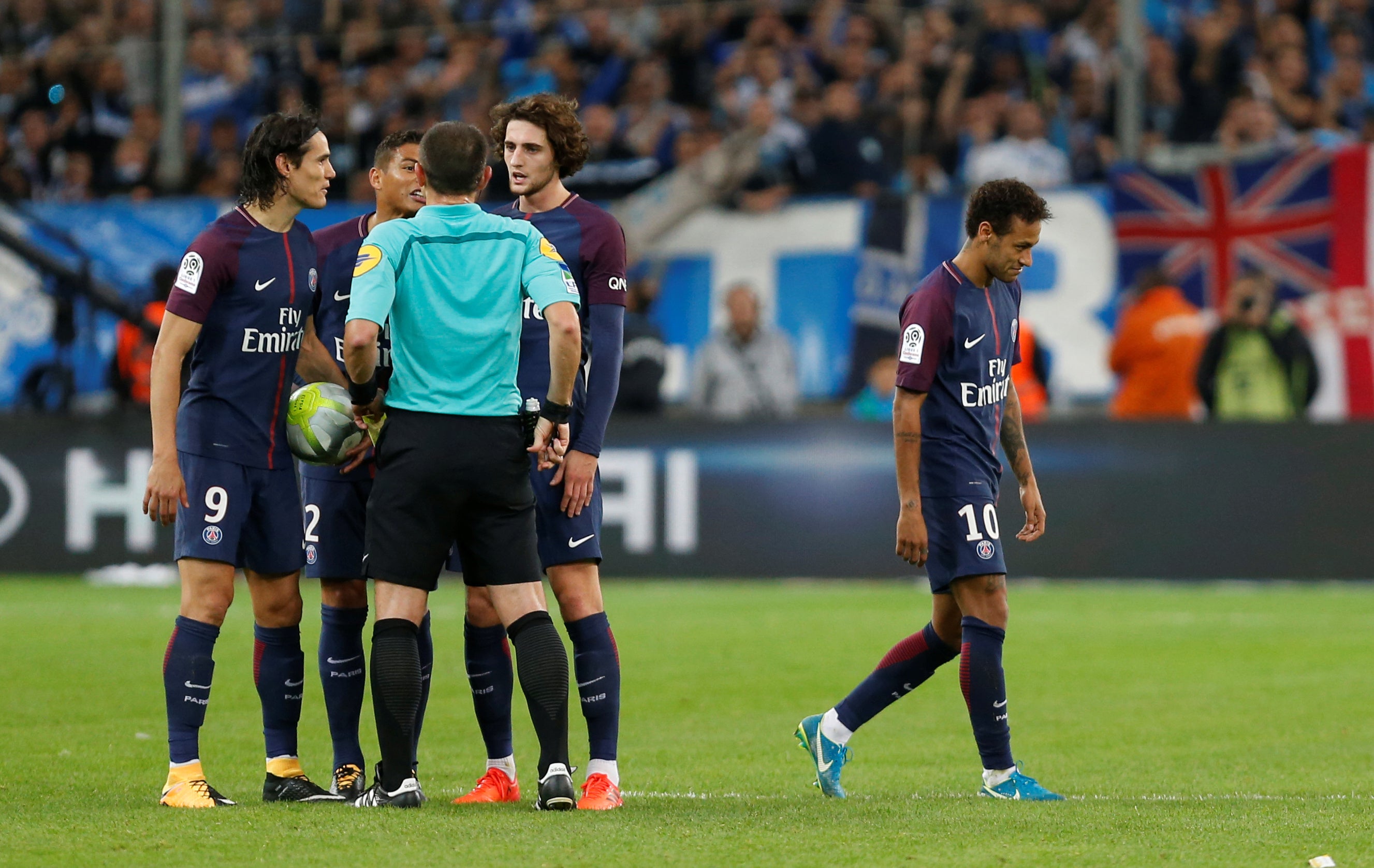 Neymar, tras el partido contra el Marsella: "Me lanzaron de todo, esto no es fútbol" Neymar, tras el partido contra el Marsella: "Me lanzaron de todo, esto no es fútbol"