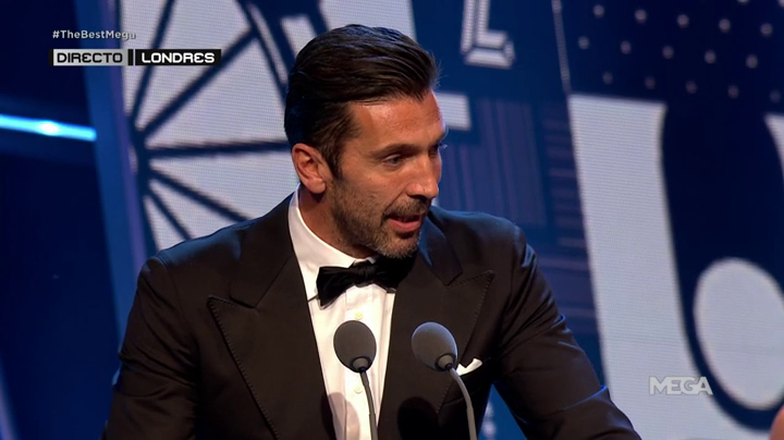 Buffon se lleva el Premio al mejor portero y Giroud al mejor gol Buffon se lleva el Premio al mejor portero y Giroud al mejor gol