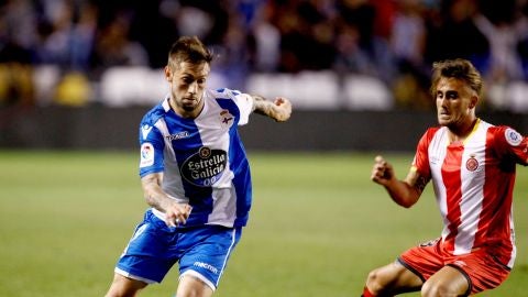 Fede Cartabia lleva el bal&oacute;n y Aleix Garc&iacute;a le defiende