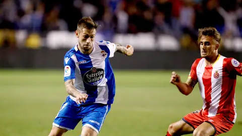 Fede Cartabia lleva el balón y Aleix García le defiende Fede Cartabia lleva el balón y Aleix García le defiende