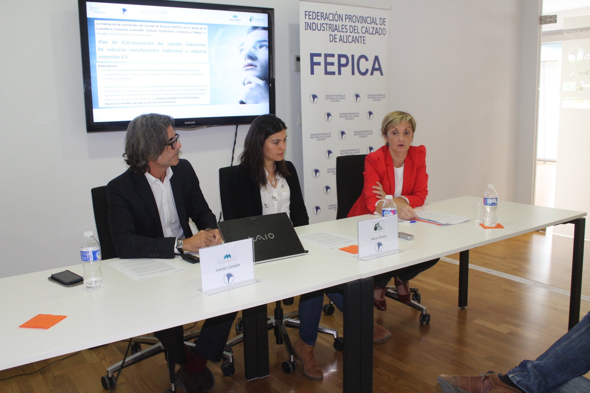 El 56% de las empresas de calzado de la Comunitat Valenciana emplean material reciclado en la producción de zapatos El 56% de las empresas de calzado de la Comunitat Valenciana emplean material reciclado en la producción de zapatos