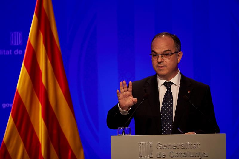 Pillan a Turull tratando de renovar su pasaporte tras tener que entregarlo en el Supremo como medida para salir de prisión Pillan a Turull tratando de renovar su pasaporte tras tener que entregarlo en el Supremo como medida para salir de prisión