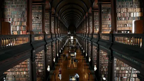 Biblioteca del Trinity College, Dublín, Irlanda Biblioteca del Trinity College, Dublín, Irlanda