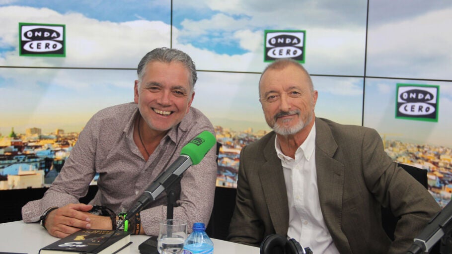 Juan Ram&oacute;n Lucas y Arturo P&eacute;rez- Reverte