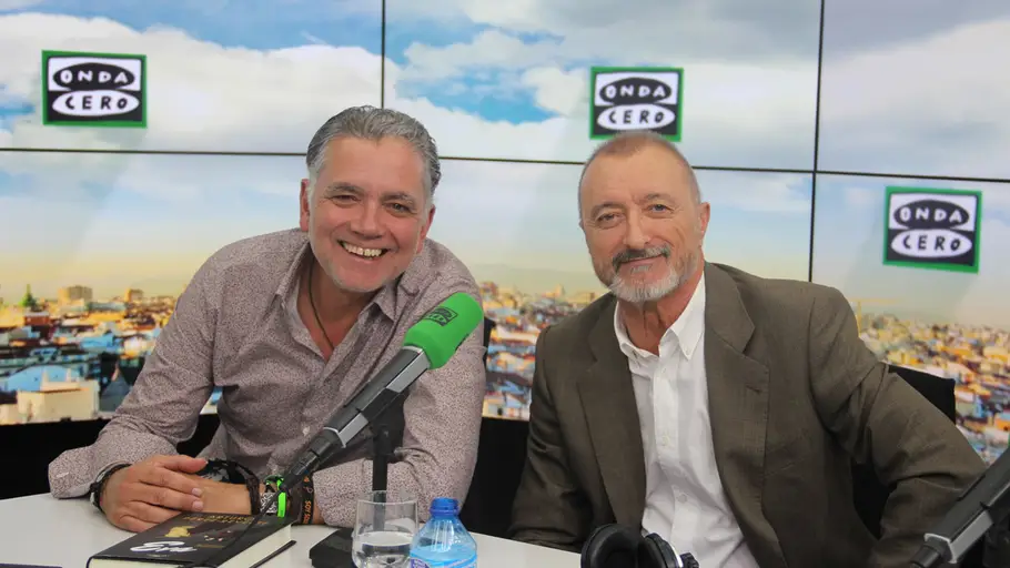Juan Ramón Lucas y Arturo Pérez- Reverte Juan Ramón Lucas y Arturo Pérez- Reverte