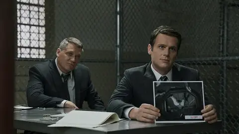Holt McCallany y Jonathan Groff en 'Mindhunter' Holt McCallany y Jonathan Groff en 'Mindhunter'