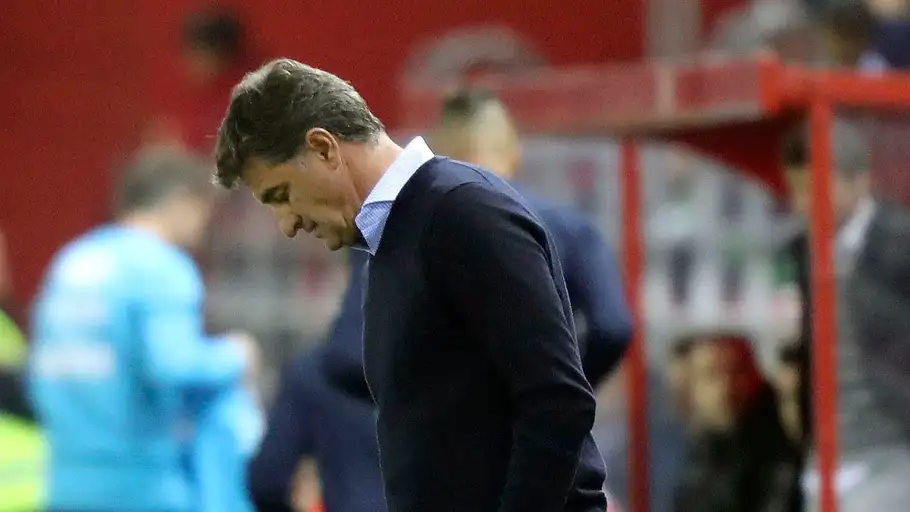 Míchel, cabizbajo tras la derrota del Málaga Míchel, cabizbajo tras la derrota del Málaga
