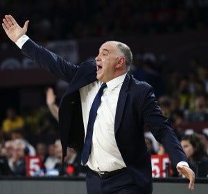 Pablo Laso da indicaciones durante un partido del Real Madrid Pablo Laso da indicaciones durante un partido del Real Madrid