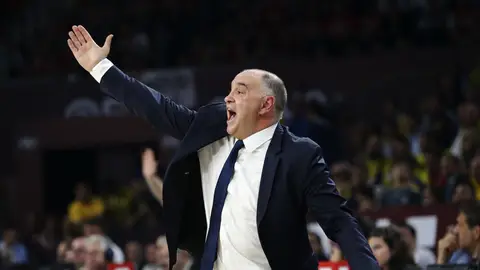 Pablo Laso da indicaciones durante un partido del Real Madrid Pablo Laso da indicaciones durante un partido del Real Madrid