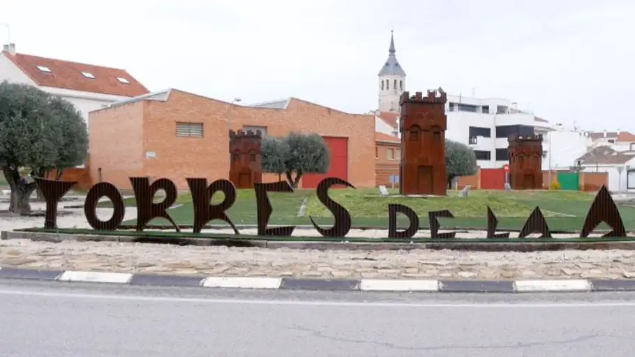 Torres de la Alameda Glorieta de acceso a Torres de la Alameda