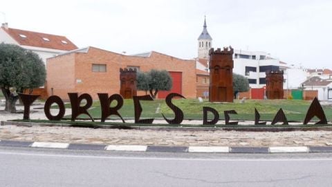Glorieta de acceso a Torres de la Alameda