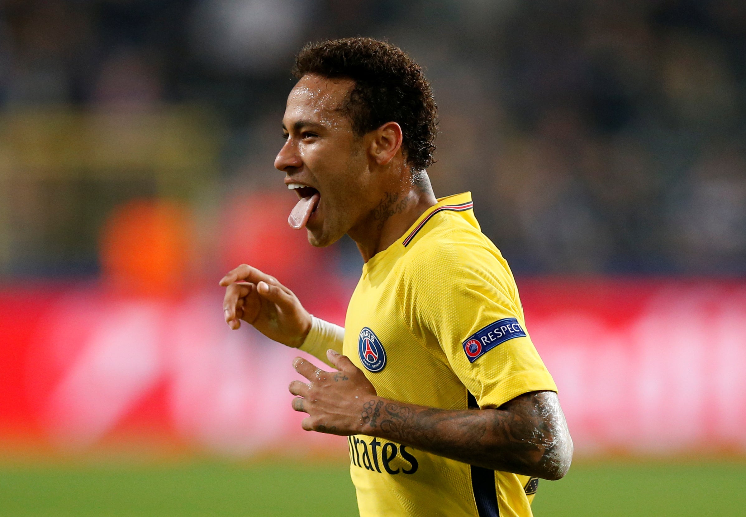 El abogado de Neymar enseña el cheque de 222 millones de euros que le llevó al PSG El abogado de Neymar enseña el cheque de 222 millones de euros que le llevó al PSG